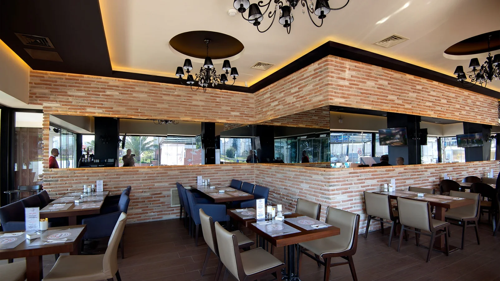 Dayanıklı tuğla kaplama yakın çekim minimum bakım uzun ömürlü kültür tuğlası yatırım değeri