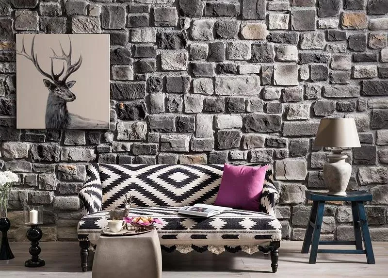 TV ünitesi veya şömine arkası uygulamalarına odaklanan, açık renkli kültür taşları için ideal.