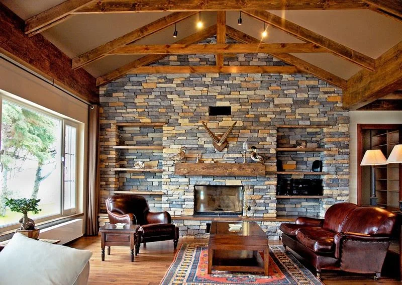 Rustik şömine dekorasyonu doğal taş kaplama örneği