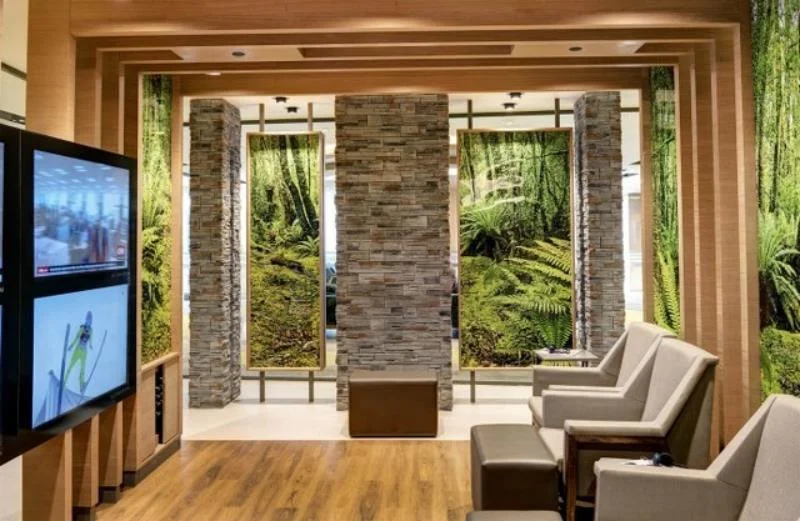 lüks lobi dekorasyonu kurumsal doğal taş kaplama bekleme alanı tv uygulama